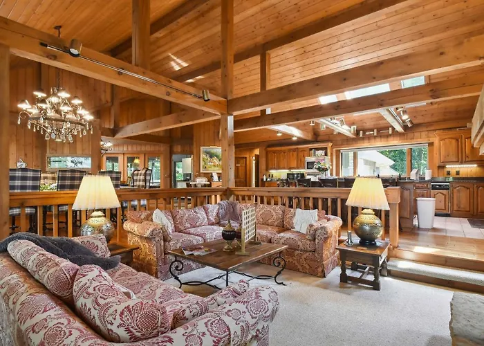 Getaway W/ Hot Tub, Theater & More! * Galena