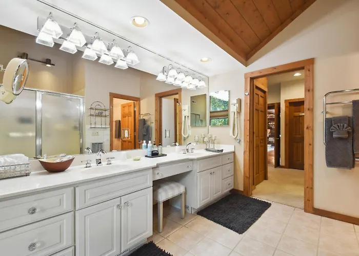 Getaway W/ Hot Tub, Theater & More! *