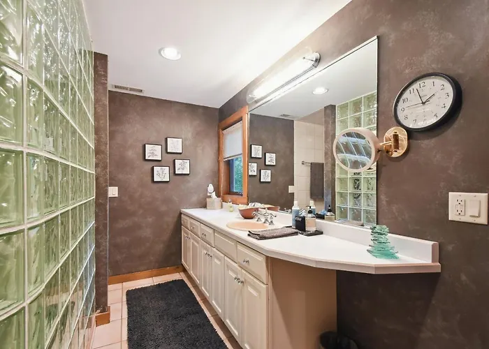 Getaway W/ Hot Tub, Theater & More! Galena