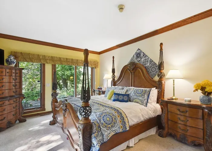 Getaway W/ Hot Tub, Theater & More! Galena