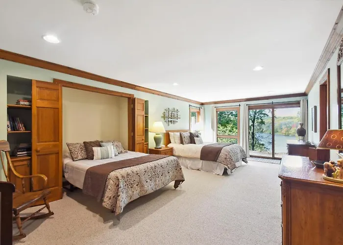 Hébergement de vacances Getaway W/ Hot Tub, Theater & More! *
