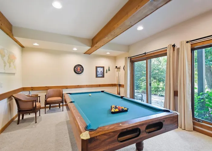 Getaway W/ Hot Tub, Theater & More! * Galena